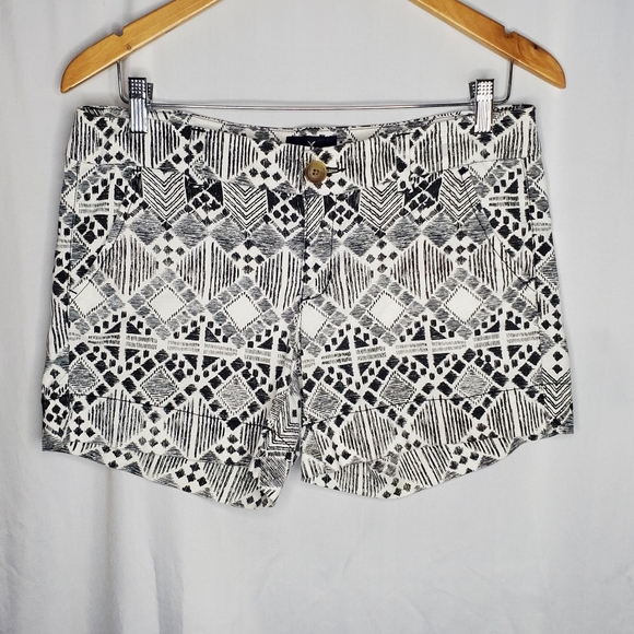 ◇◇ American Eagle Aztec Print Stretch Shorts Size 8 Black and White - Picture 1 of 8